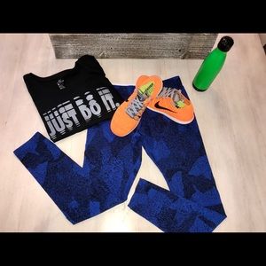 NWT !! NIKE WOMENS SPORTS LEGGING !